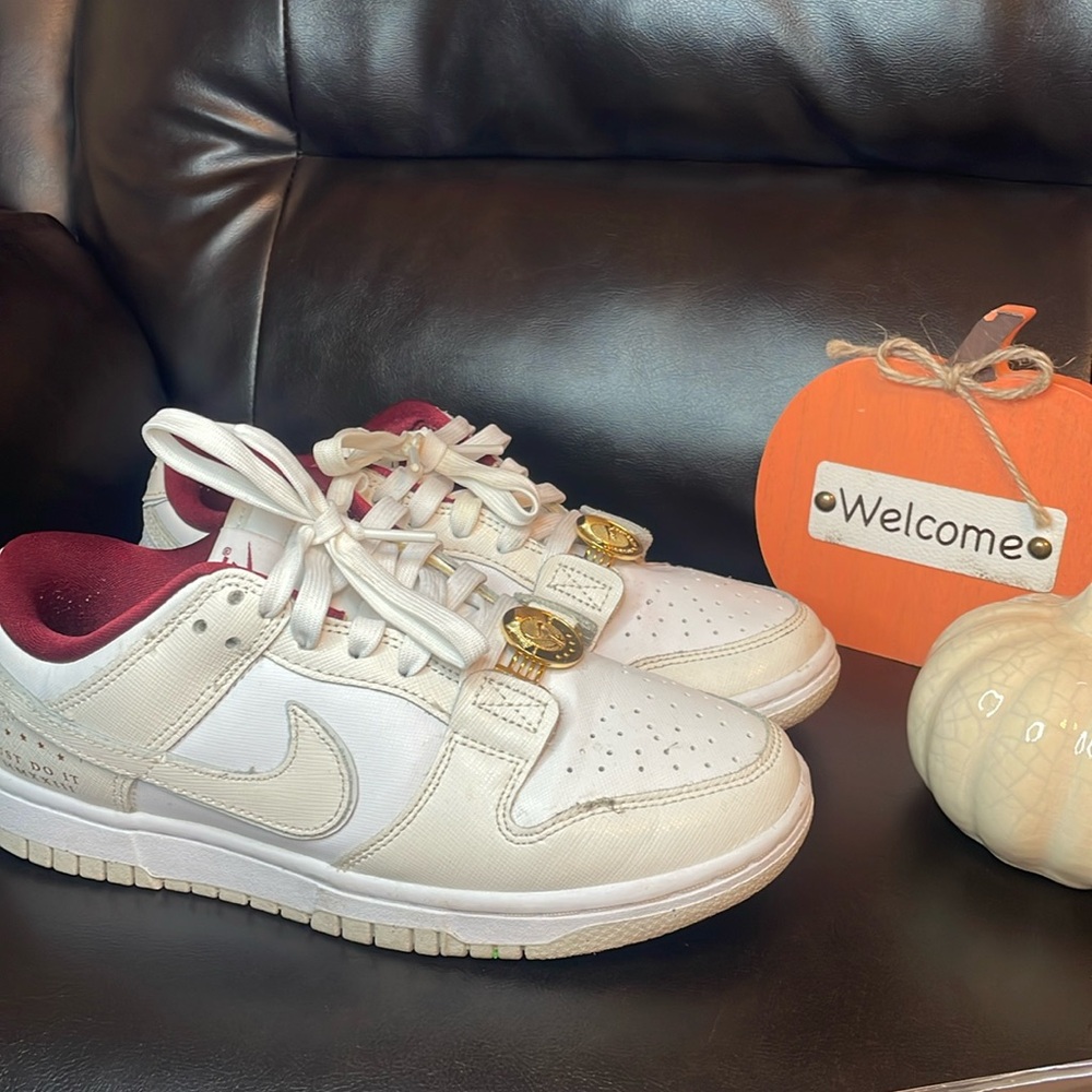 used in excellent condition Nike low